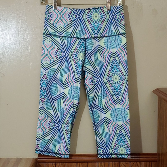 Victoria's Secret Vintage VSX Aztec Capris M - Picture 2 of 10